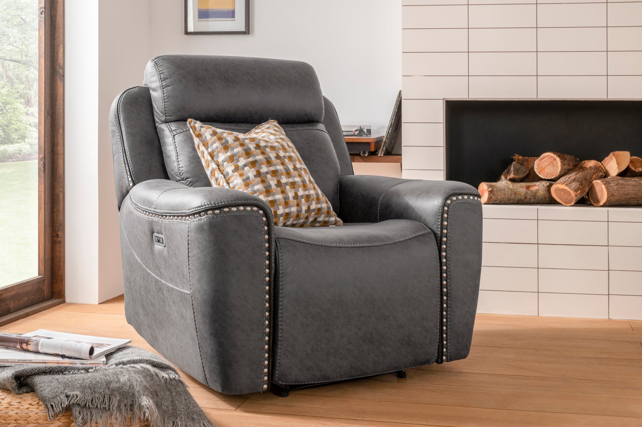 Motorised best sale recliner armchairs